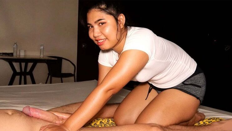 Amateur Thai Girl Gives POV Blowjob & Happy Ending Massage