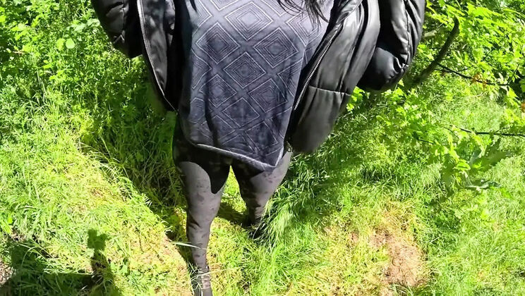MILF Gives Hot Outdoor Blowjob in Forest - Deep Throat & Cum Play