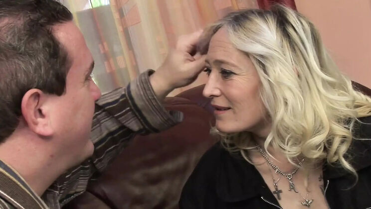 Blonde Stepmom Pee Affair - Golden Shower & Pussy Eating in HD