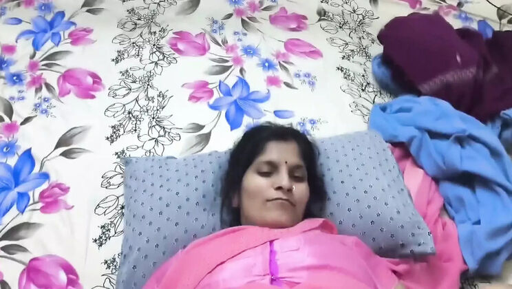 Hot Indian Babe Pushyqueen Takes Huge BBC in Doggy Style - Pink Pussy Close Up