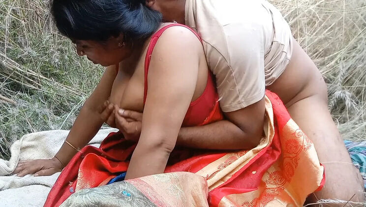 Bangladeshi Wife Full Part Outdoor Sex in Grass with Desi Aunty