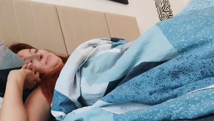 GinnaGg Morning Solo: Hairy Redhead MILF Wanks and Cums Naked in Russian HD